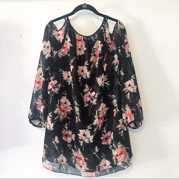 EUC White House Black Market Cold Shoulder Blouse - Picture 6 of 6